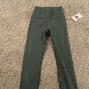 Vuori green NWT leggings